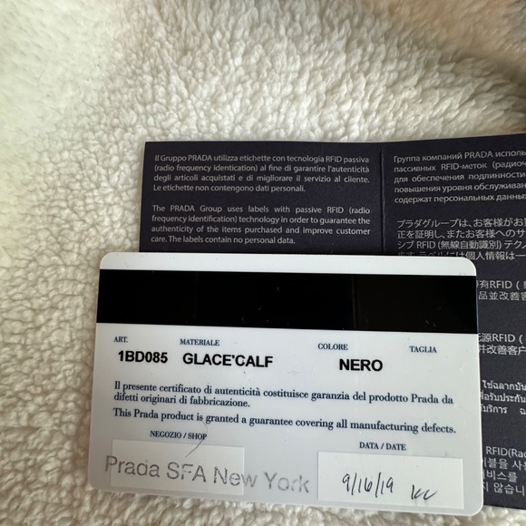 PRADA LEATHER PURSE WITH PROOF OF AUTHENTICITY - Picture 4 of 13